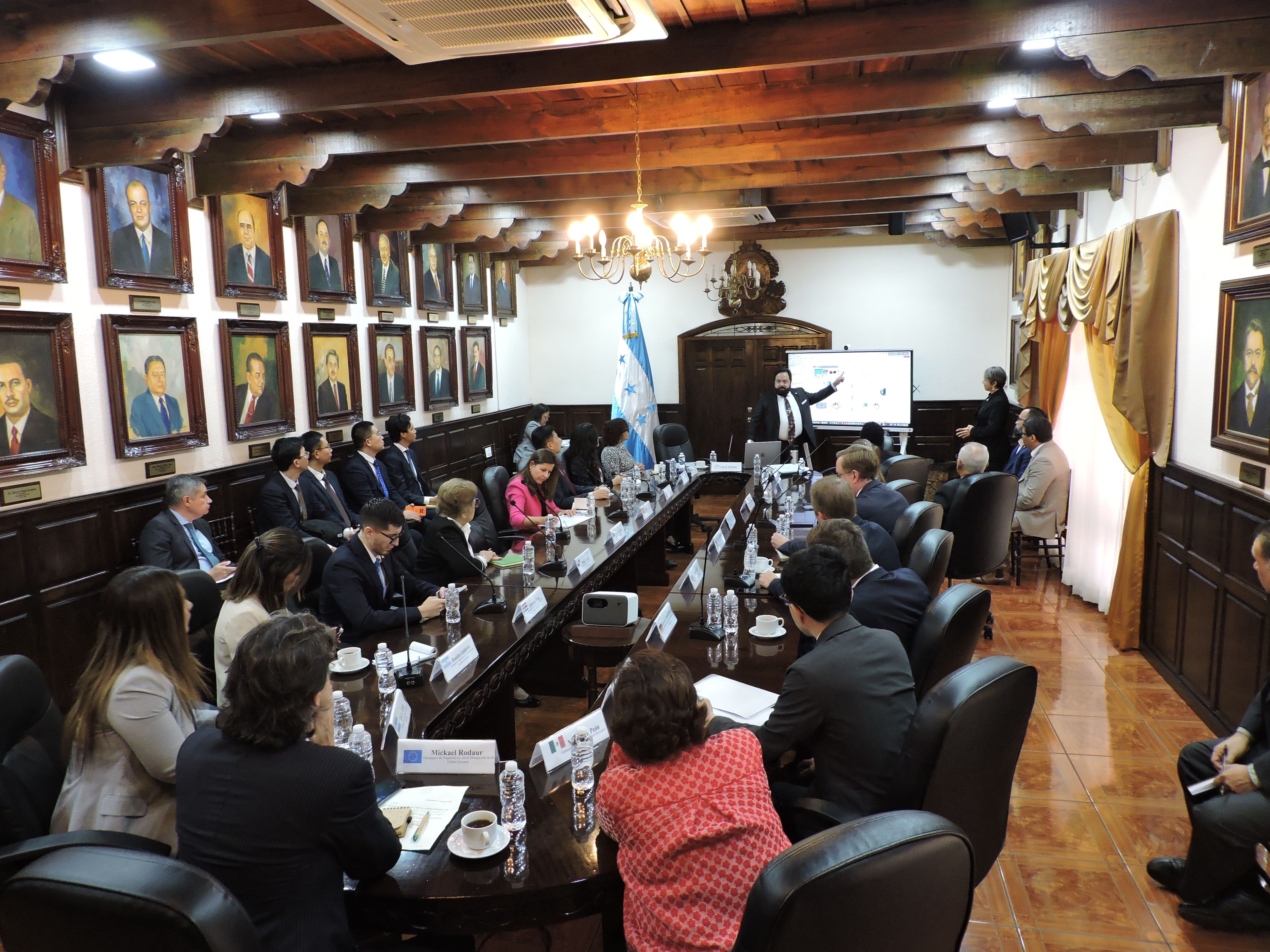 CN se reunió con embajadores acreditados en Honduras 